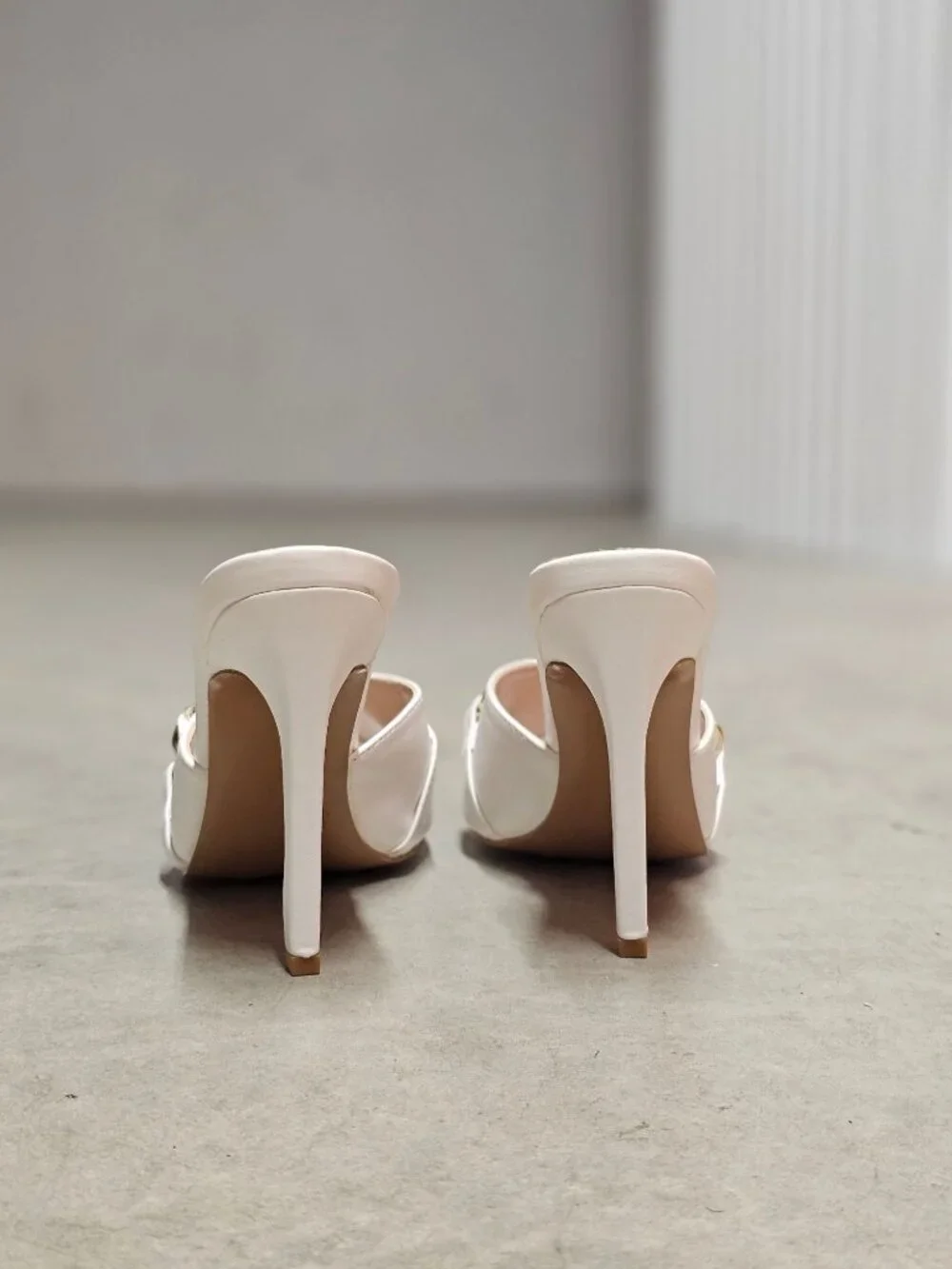 White High-Heel Mules With Gold Chain Accent - Forever Brand - Chic Open-Toe Des